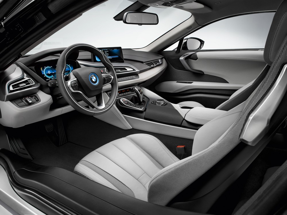 BMW i8 — интерьер, фото 1