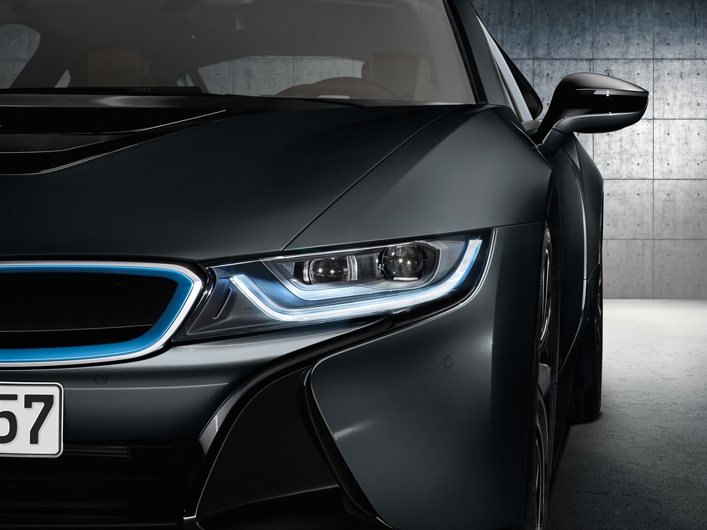 BMW i8 — экстерьер, лазерные фары 1